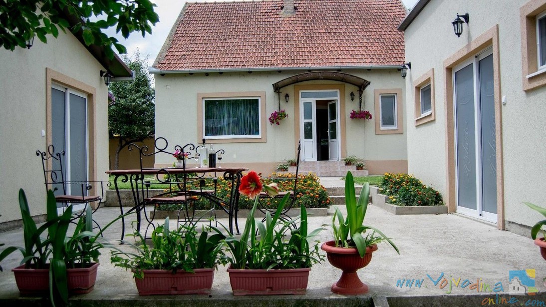 KUĆA ZA ODMOR ''VILA A'STORIA'' - RUMA